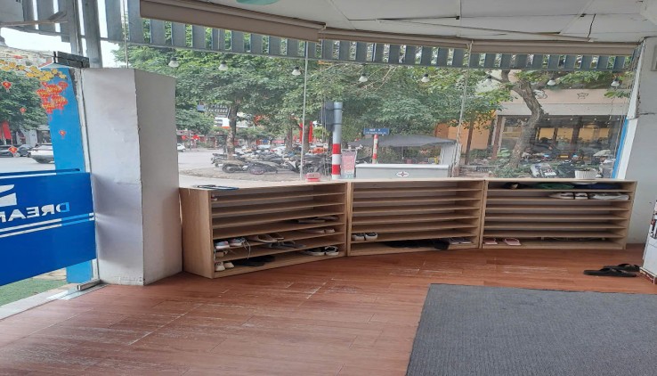 Cho thuê nhà mặt phố Lô góc Nguyễn Văn Lộc dt105m2, 5 tầng - KD Spa, Thẩm mỹ, Trung tâm